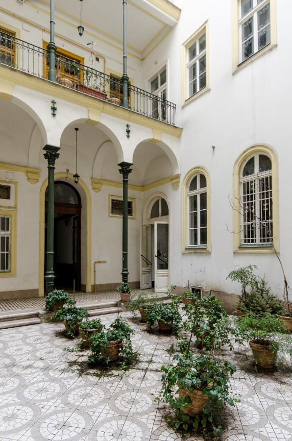 Studio Next To Opera House A26 Будапеща Екстериор снимка
